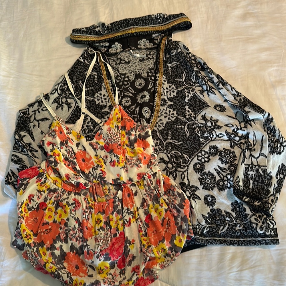 Free People set. Hooded top with matching floral tank. Size M.